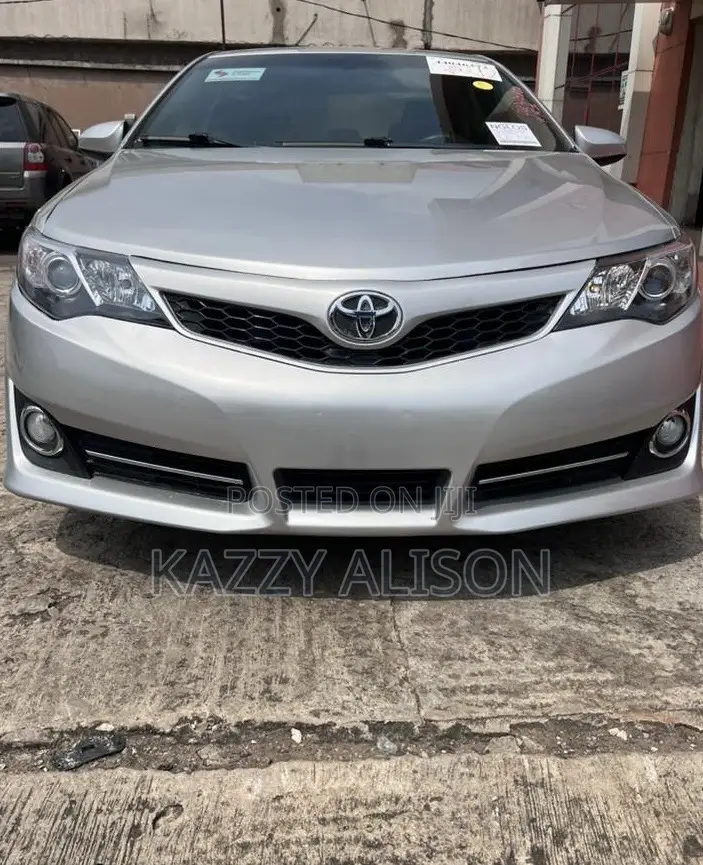 Toyota Camry SE 4dr Sedan (2.5L 4cyl 6A) 2013 Silver