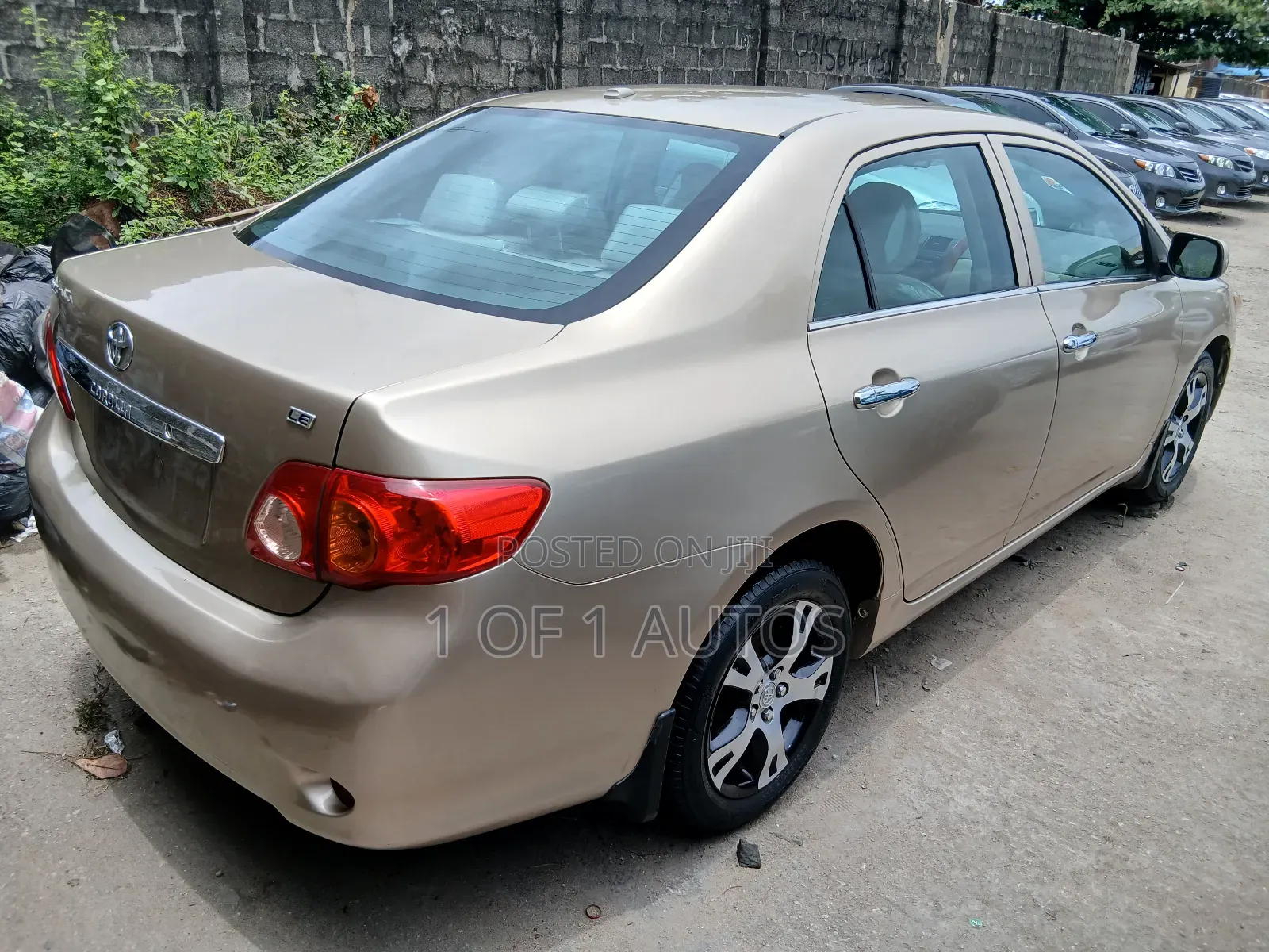 Toyota Corolla LE 4dr Sedan (1.8L 4cyl 4A) 2010 Gold