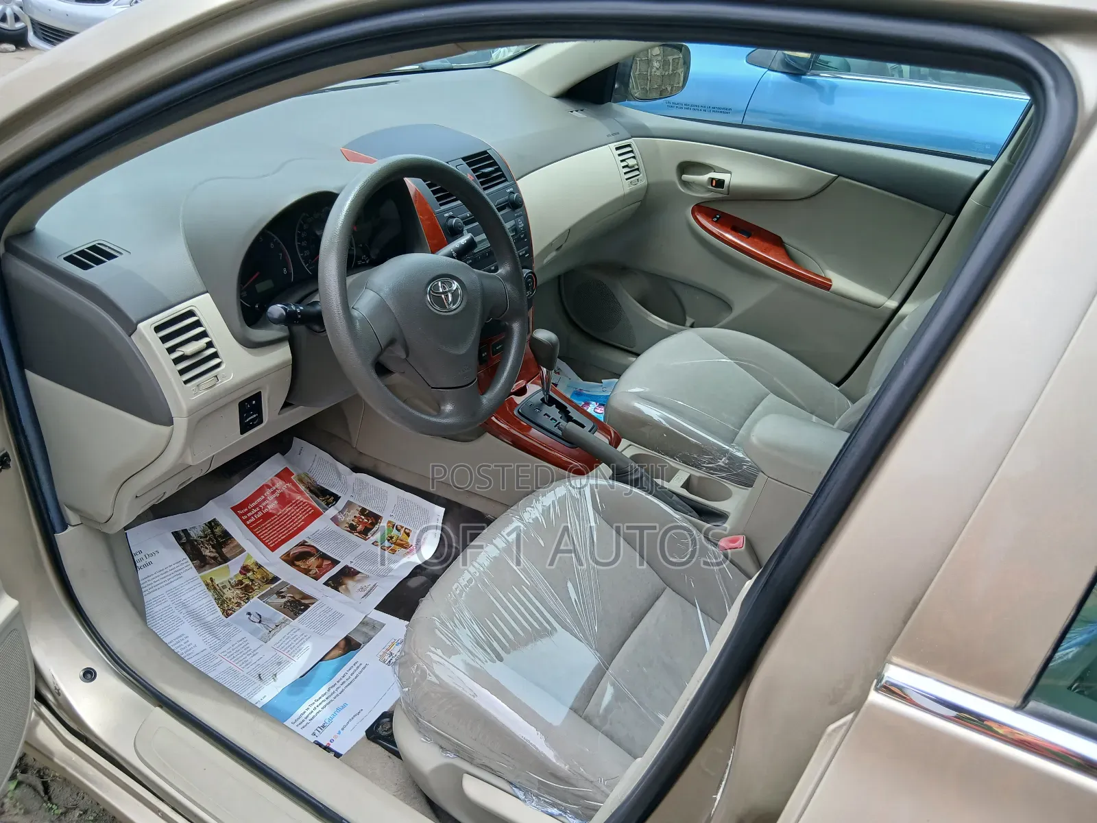 Toyota Corolla LE 4dr Sedan (1.8L 4cyl 4A) 2010 Gold