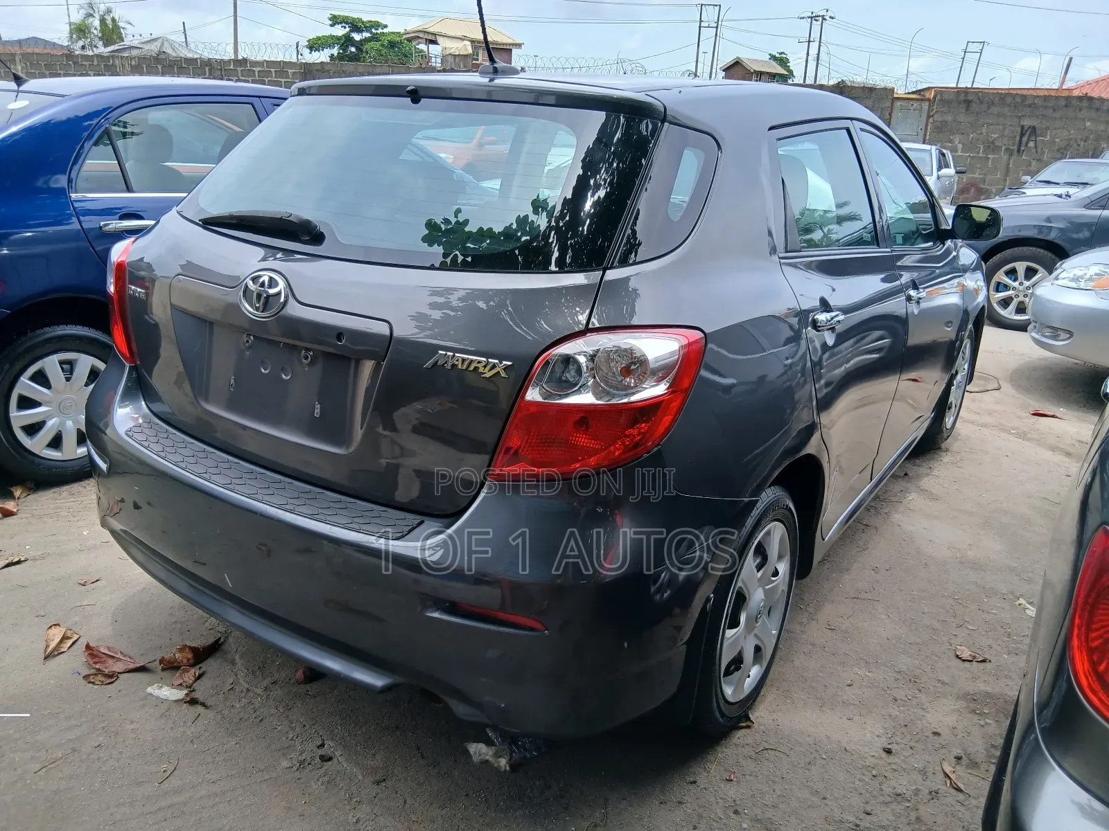 Toyota Matrix S Hatchback FWD (2.4L 4cyl 5A) 2009 Gray