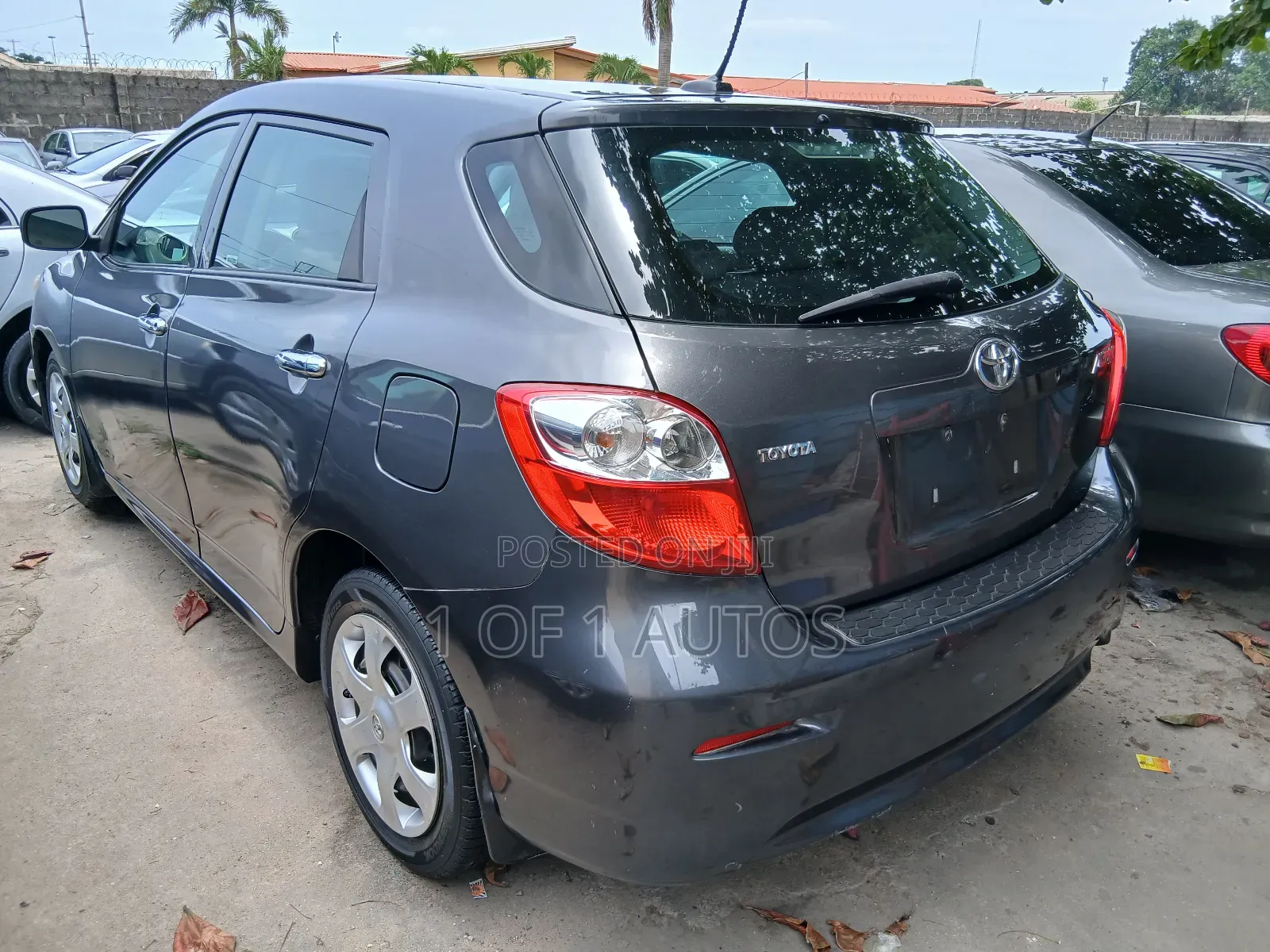Toyota Matrix S Hatchback FWD (2.4L 4cyl 5A) 2009 Gray