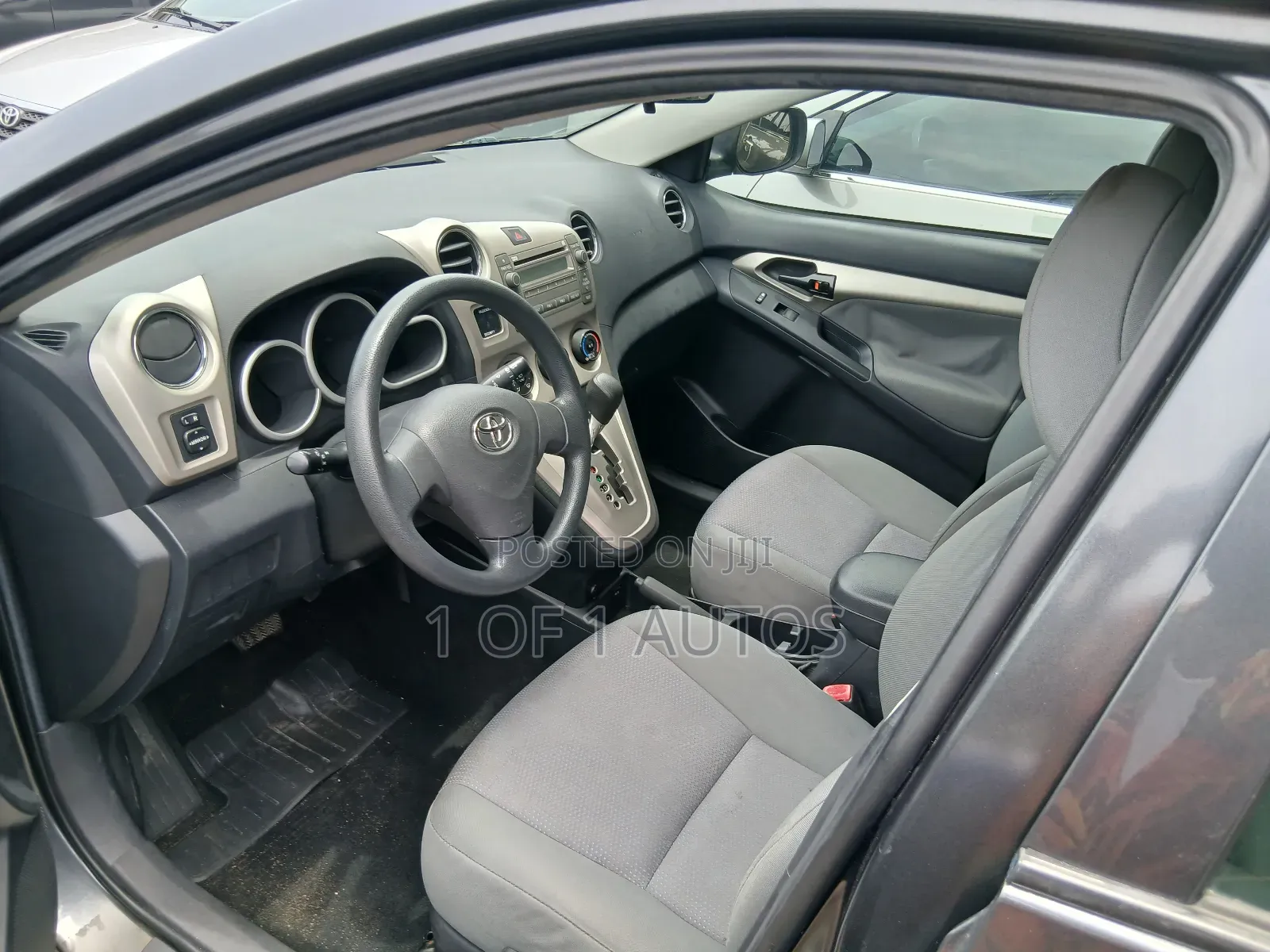 Toyota Matrix S Hatchback FWD (2.4L 4cyl 5A) 2009 Gray