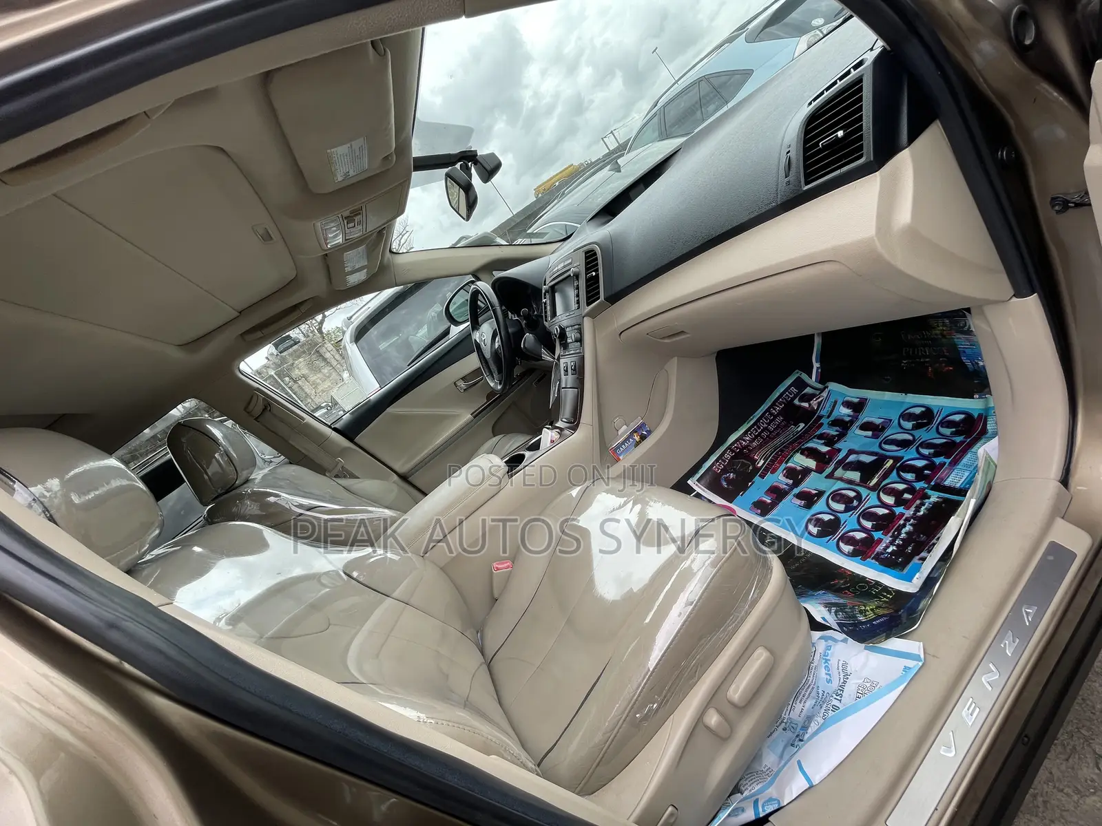 Toyota Venza XLE 2012 Gold