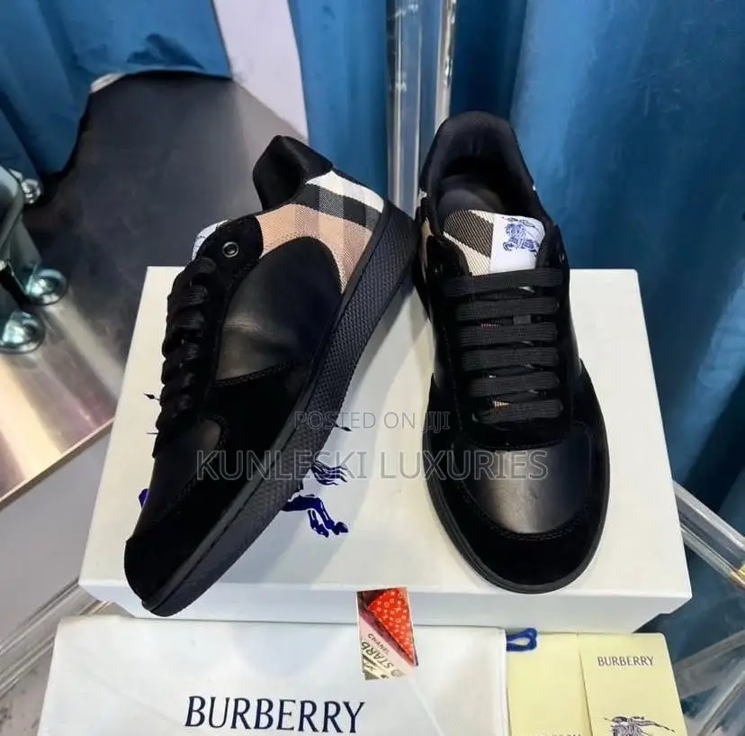 High Quality 2026 Burberry Fall Winter Low Top Black Sneakers