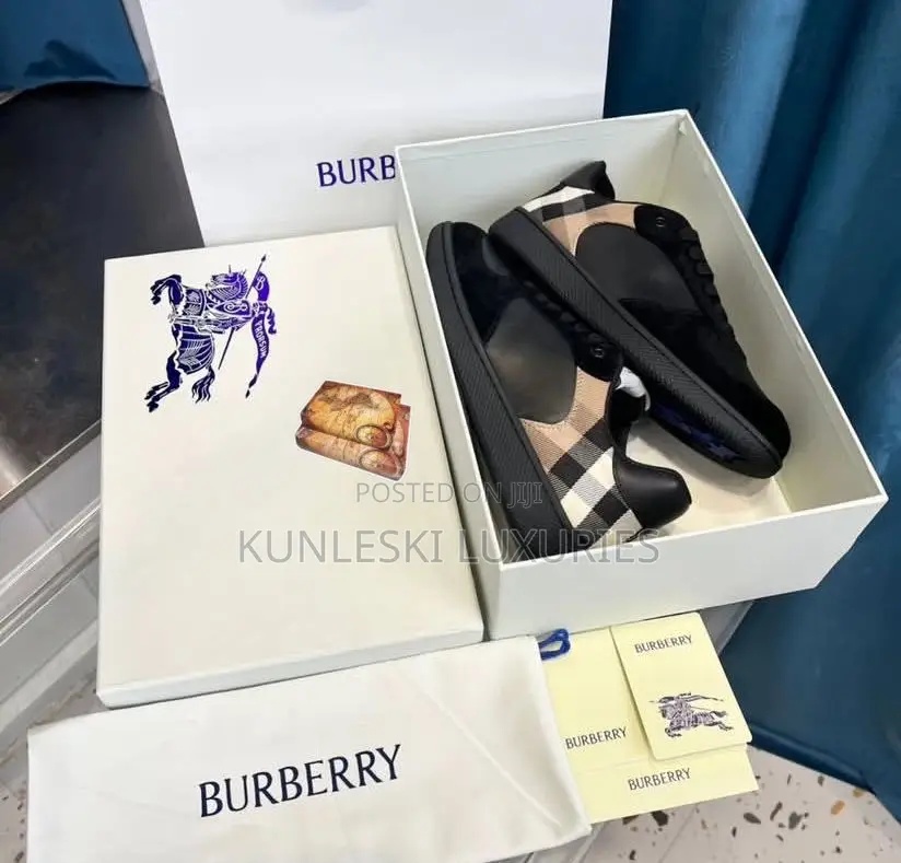 High Quality 2026 Burberry Fall Winter Low Top Black Sneakers