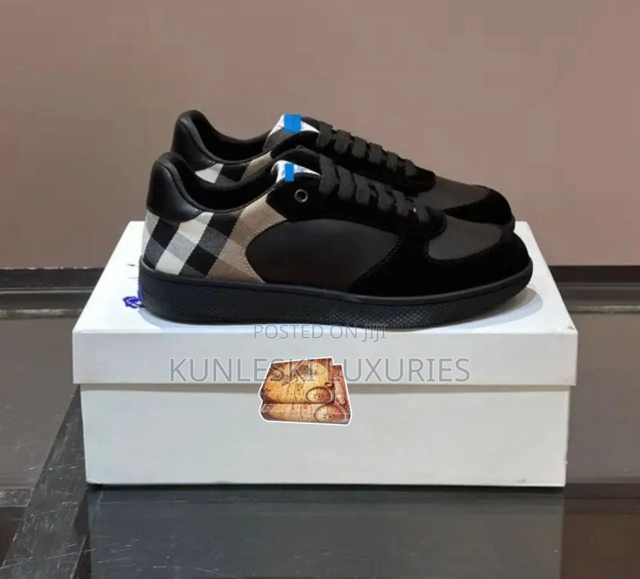 High Quality 2026 Burberry Fall Winter Low Top Black Sneakers