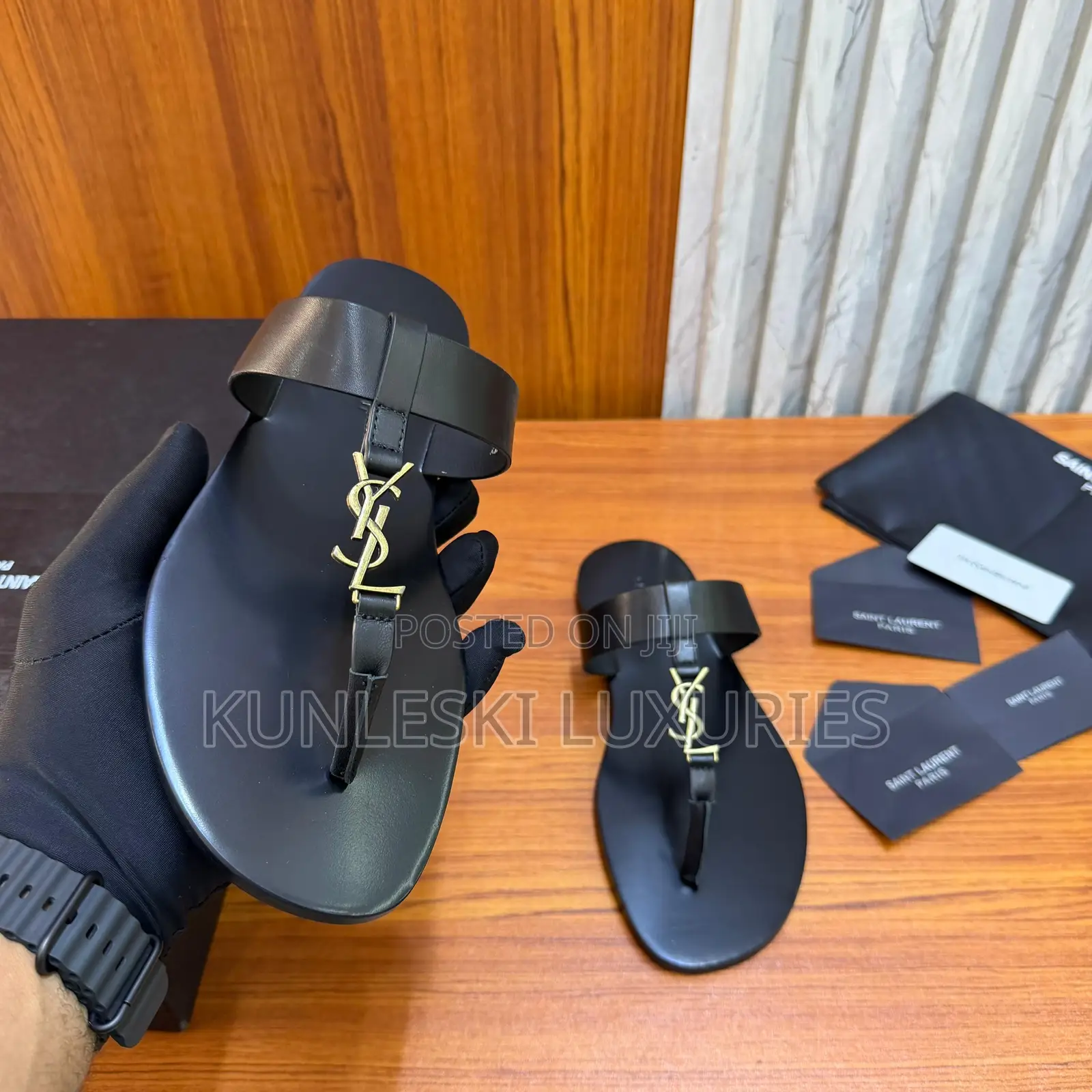High Quality Ysl Cassandra Smooth Black Leather Slippers