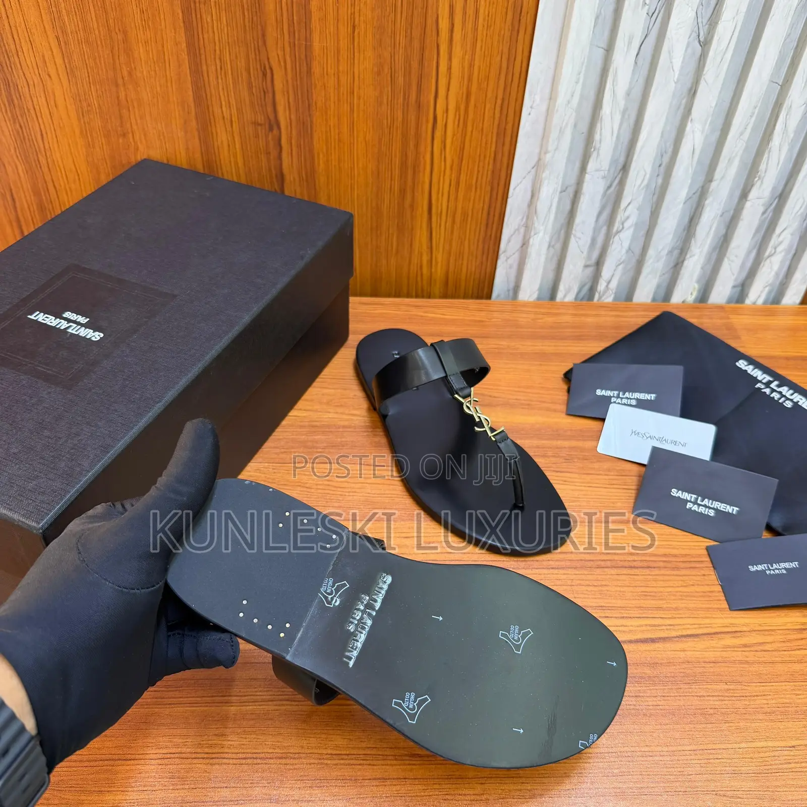 High Quality Ysl Cassandra Smooth Black Leather Slippers