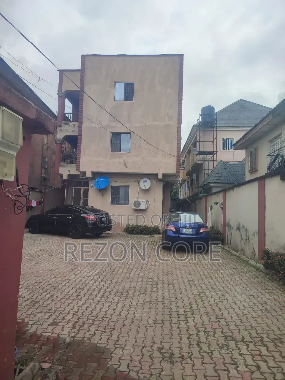 8bdrm Block of Flats in Onike Yaba for sale