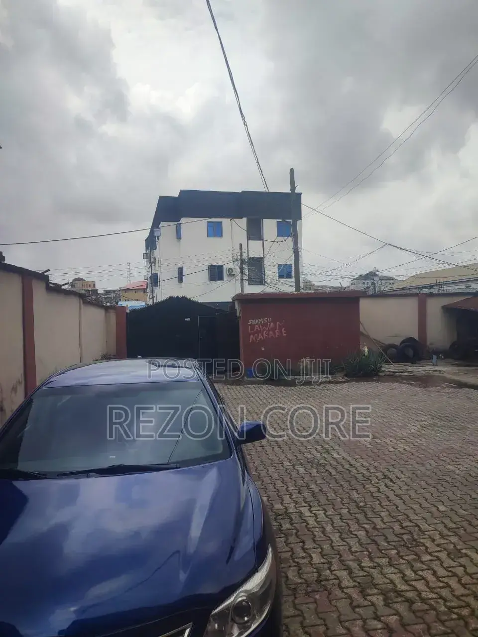 8bdrm Block of Flats in Onike Yaba for sale