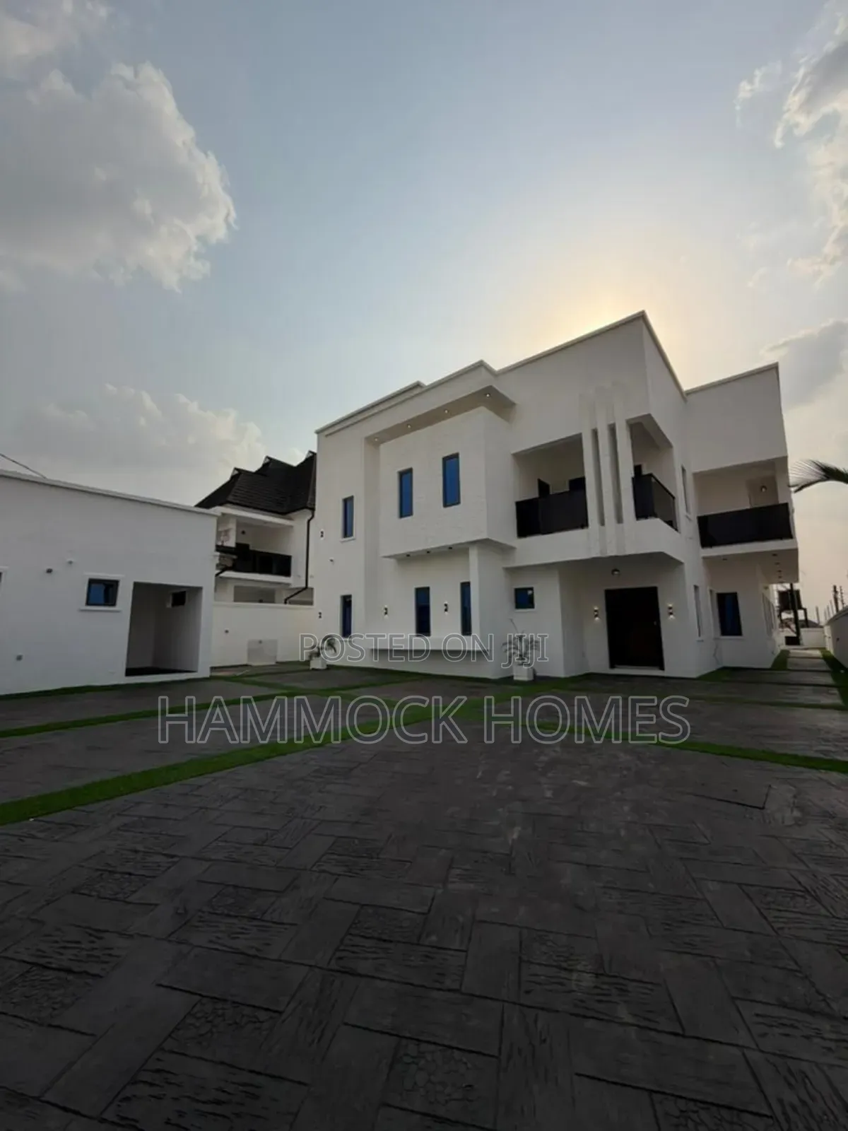 5bdrm Duplex in Oluyole Estate for sale