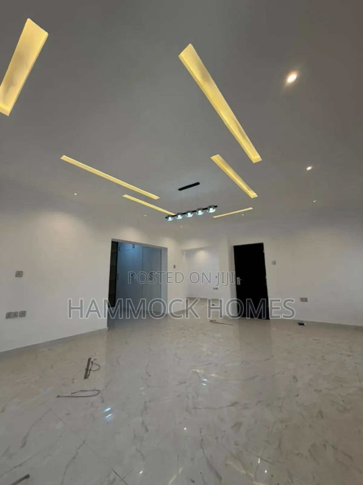 5bdrm Duplex in Oluyole Estate for sale