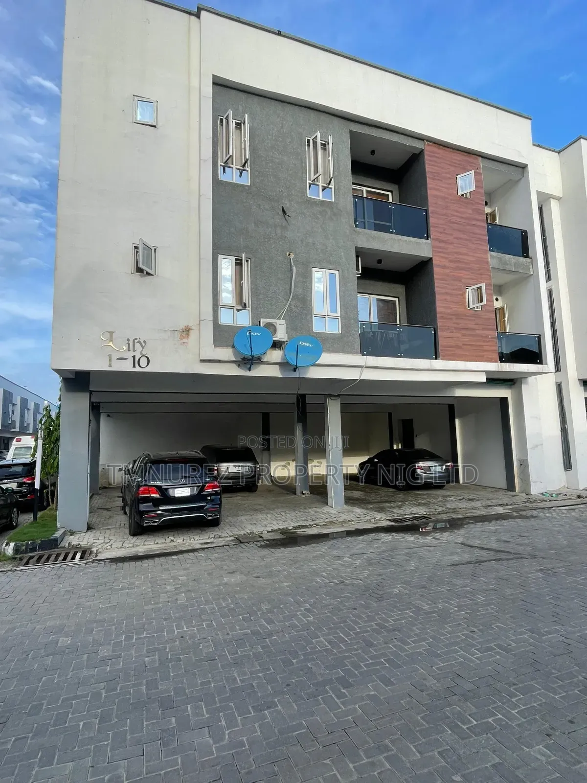 2bdrm Apartment in Haris Drive, VGC / Ajah for rent
