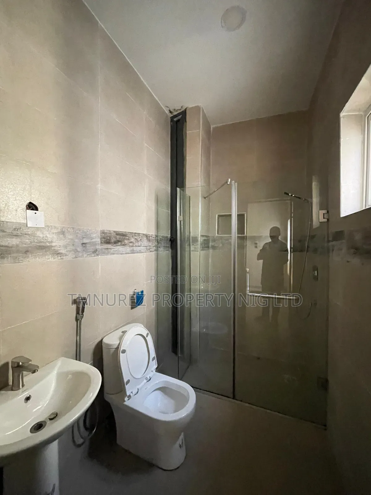 2bdrm Apartment in Haris Drive, VGC / Ajah for rent