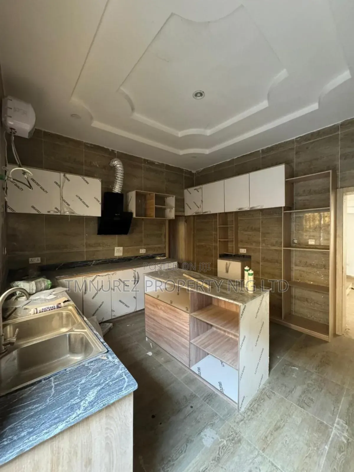 5bdrm Duplex in Agungi Estate for rent