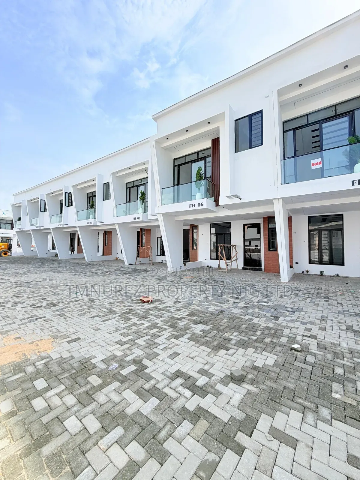 3bdrm Duplex in Ikota for sale