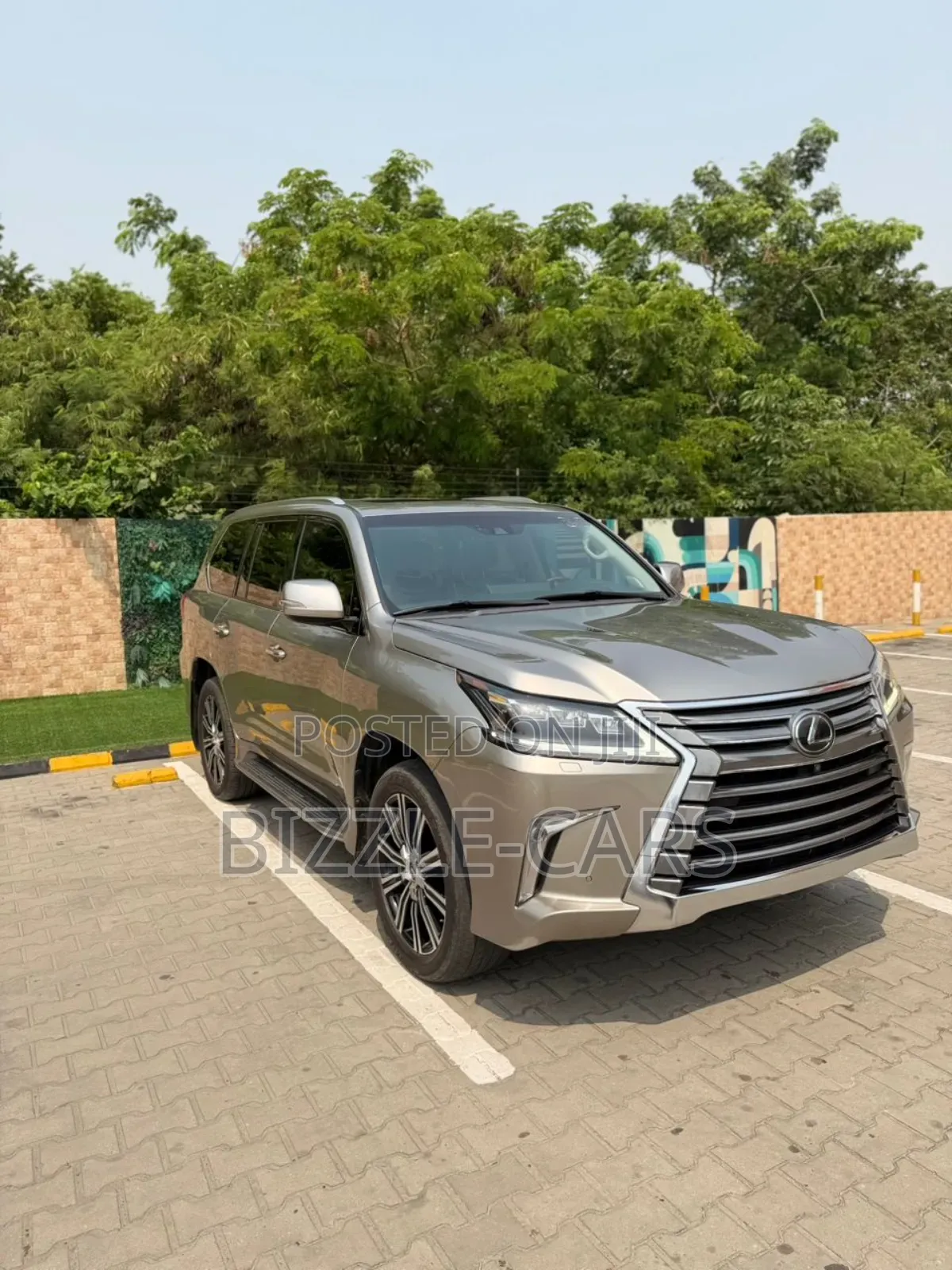 Lexus LX 570 AWD 2018 Gold