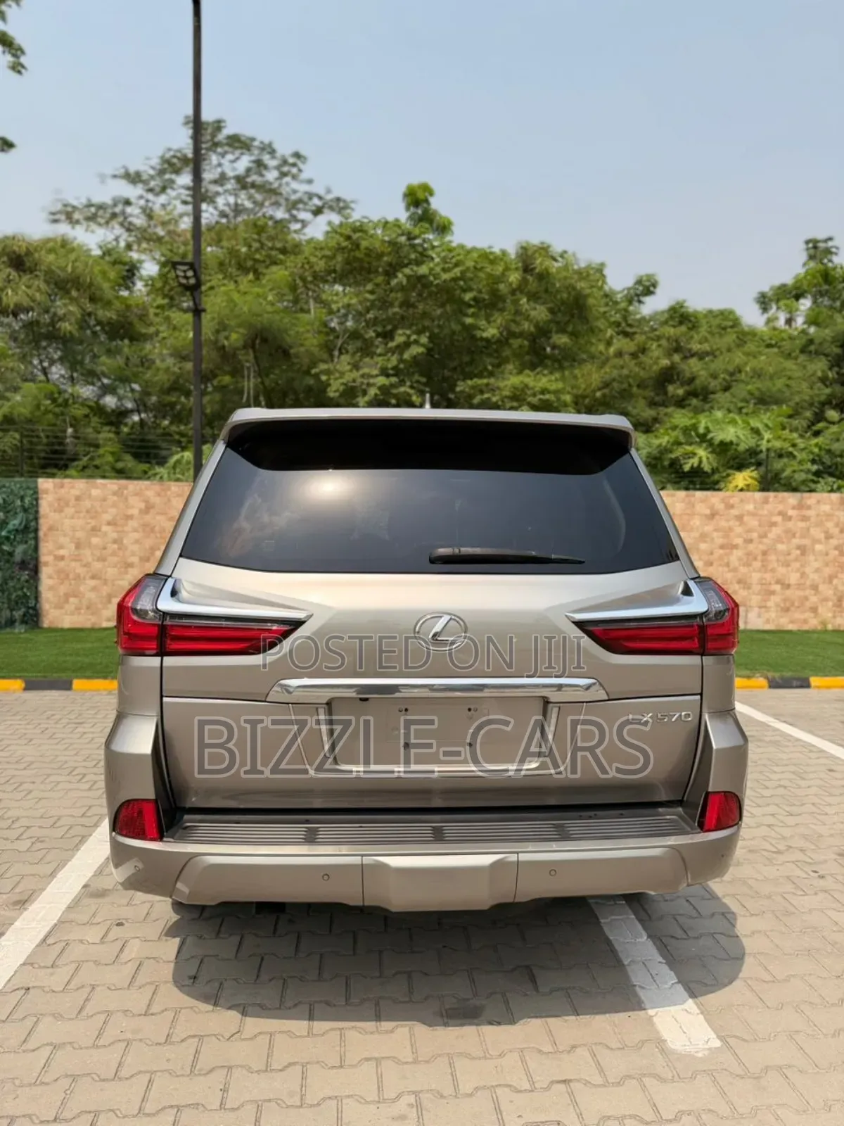 Lexus LX 570 AWD 2018 Gold
