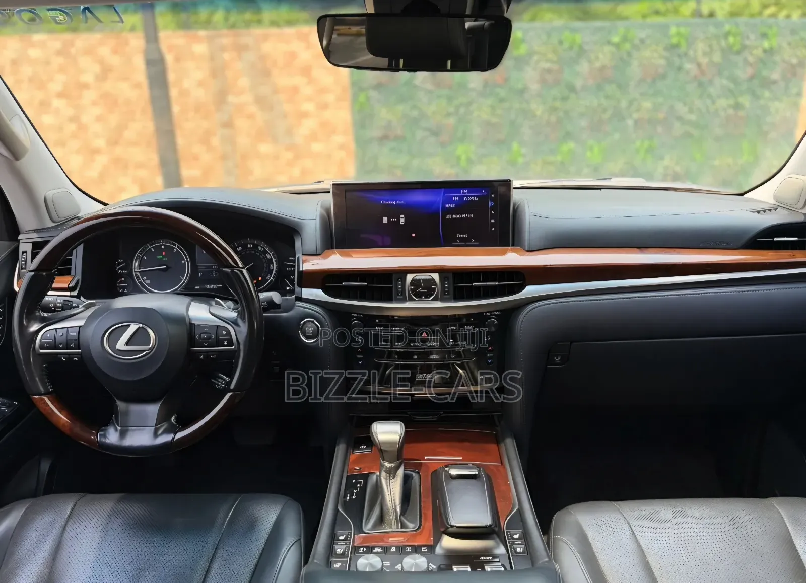 Lexus LX 570 AWD 2018 Gold