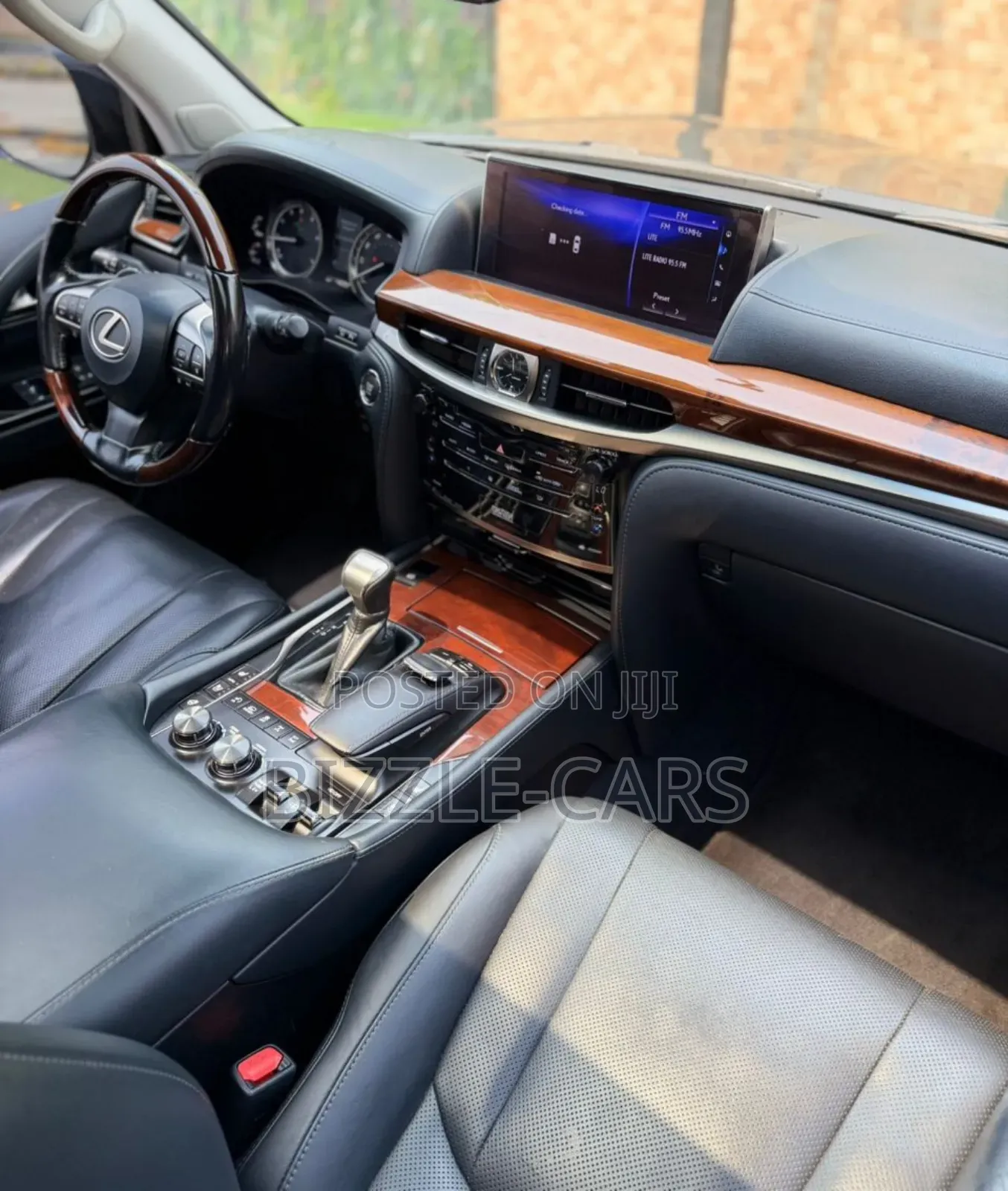 Lexus LX 570 AWD 2018 Gold