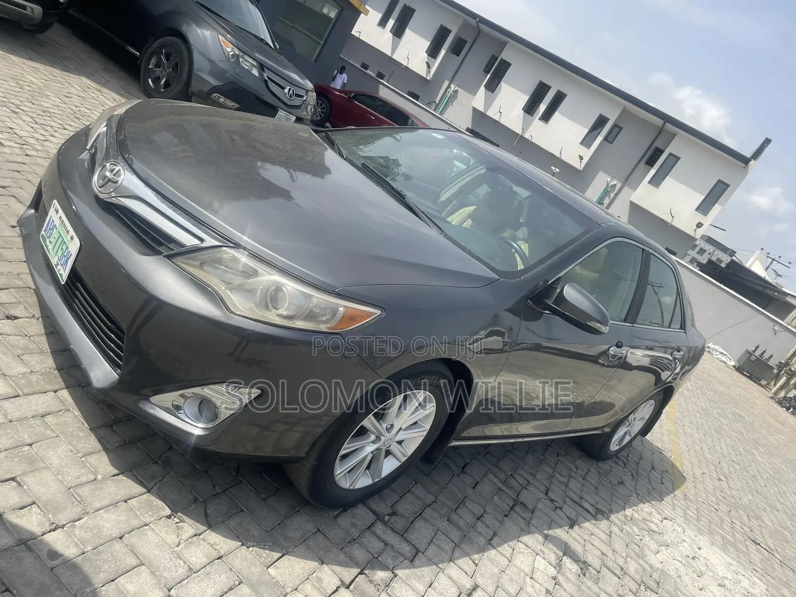 Toyota Camry XLE 4dr Sedan (2.5L 4cyl 6A) 2013 Gray