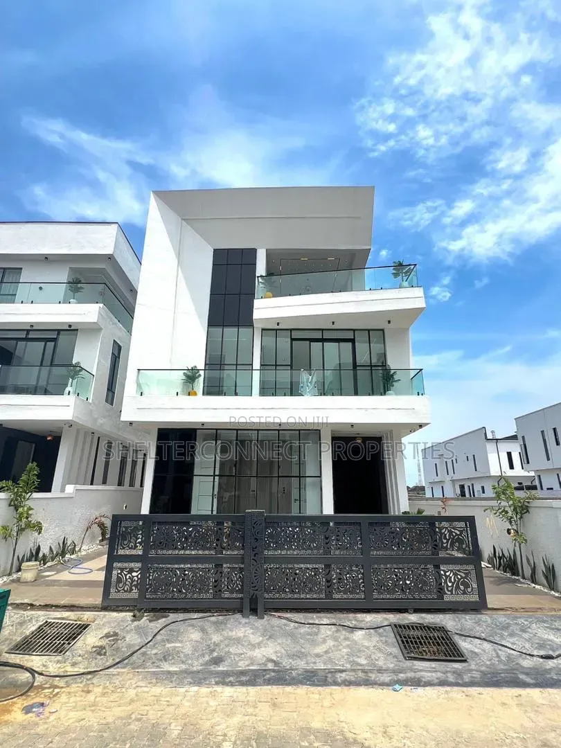 6bdrm Duplex in Chevron for sale