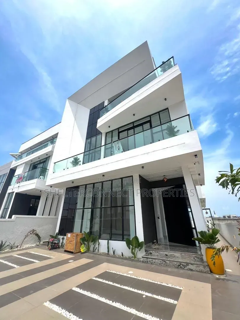 6bdrm Duplex in Chevron for sale