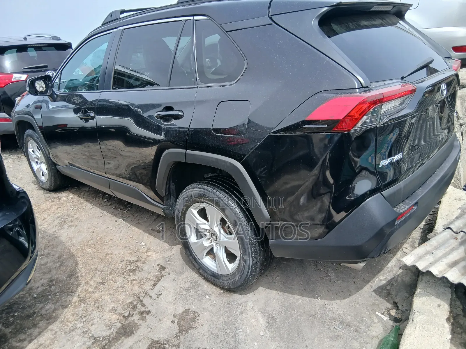 Toyota RAV4 XLE 2021 Black