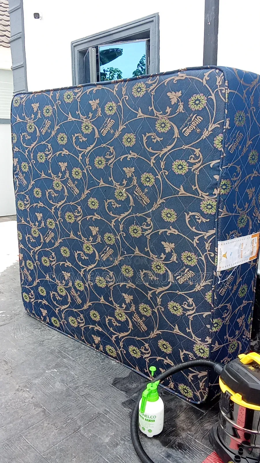 Professional Mattress Cleaning Near Me (Remove Stains, Odour Dust)