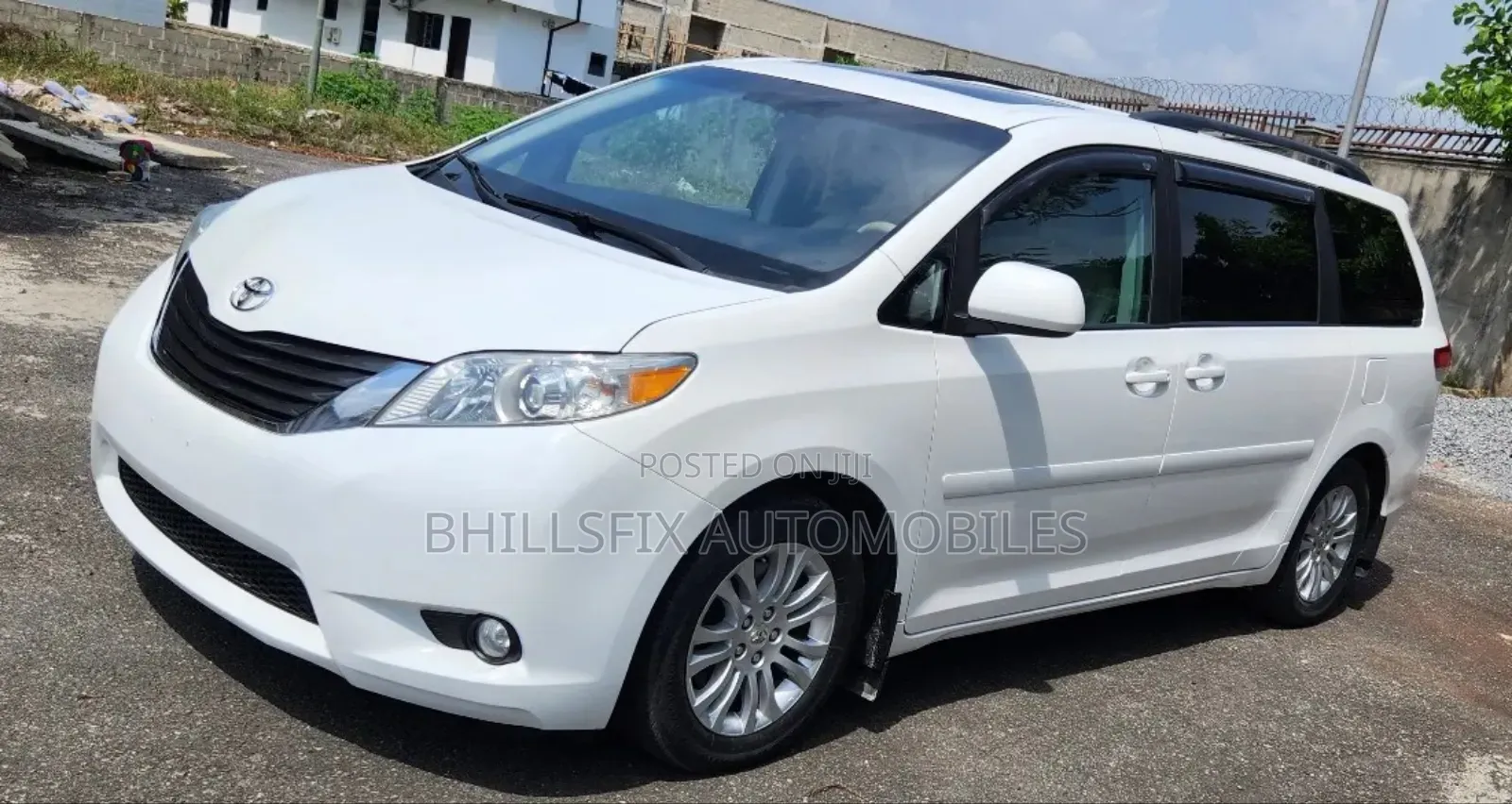 Toyota Sienna XLE 8 Passenger 2011 White