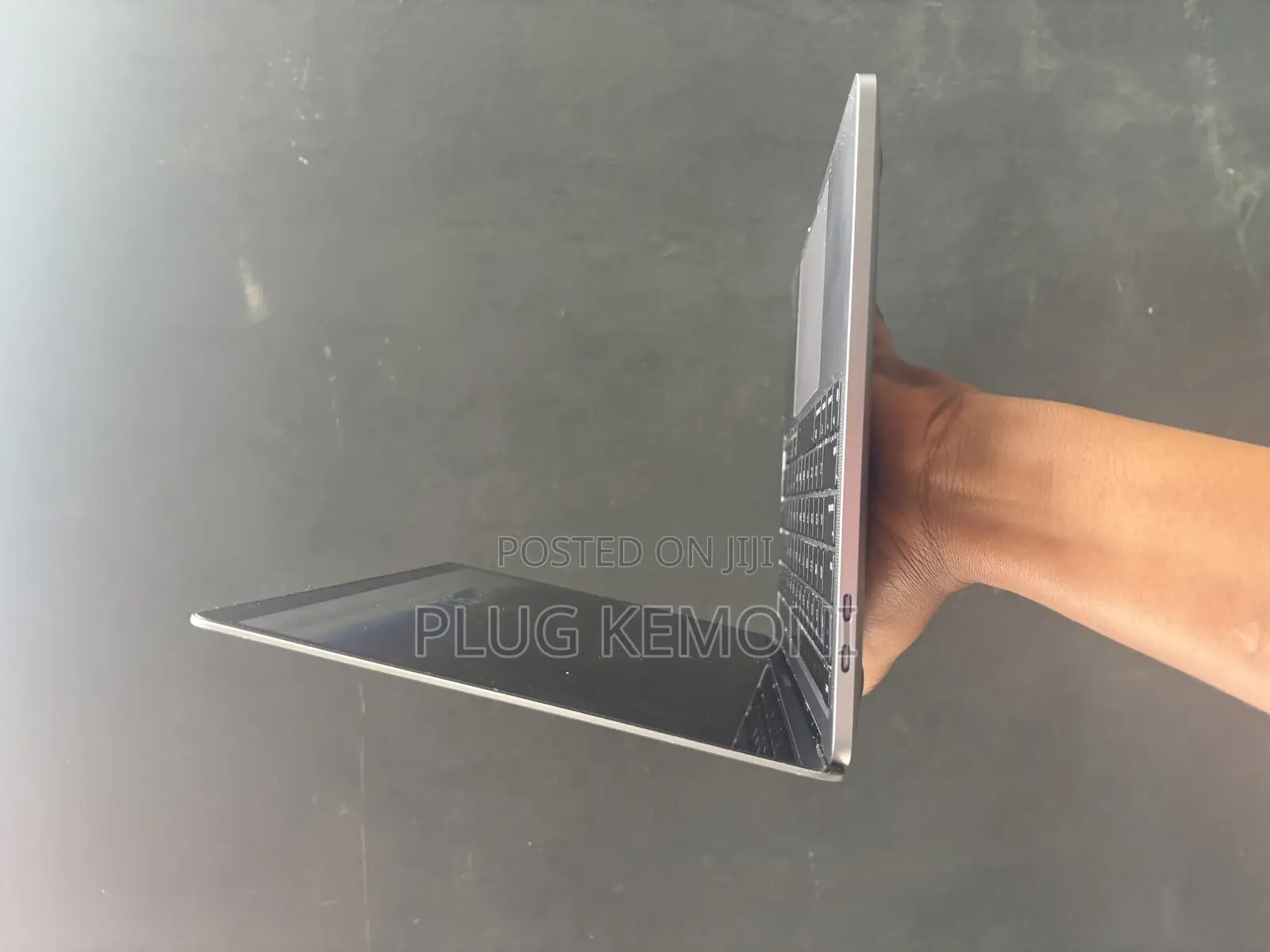 Laptop Apple MacBook Pro 2022 M2 8GB Apple M2 SSD 256GB