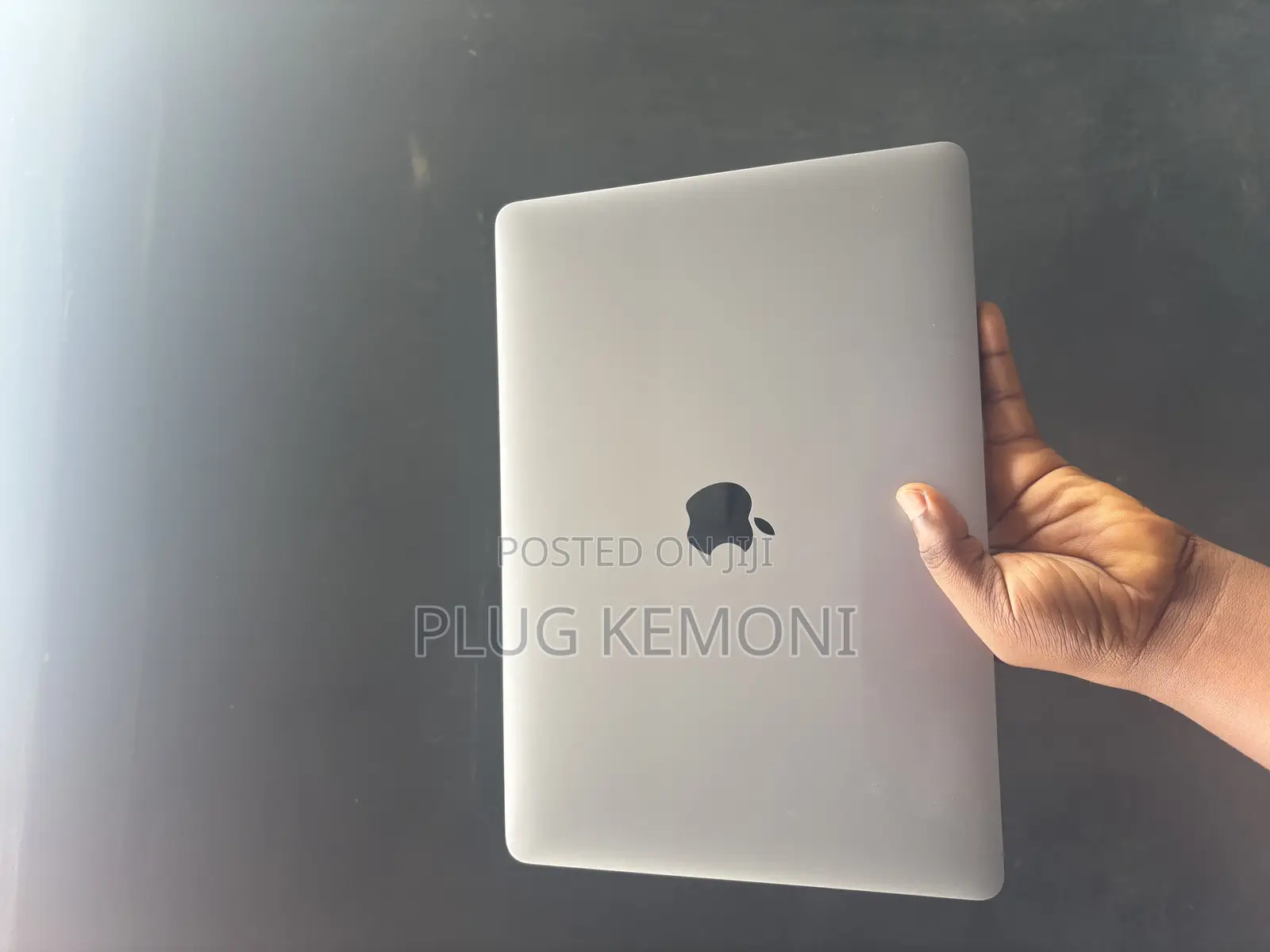 Laptop Apple MacBook Pro 2022 M2 8GB Apple M2 SSD 256GB