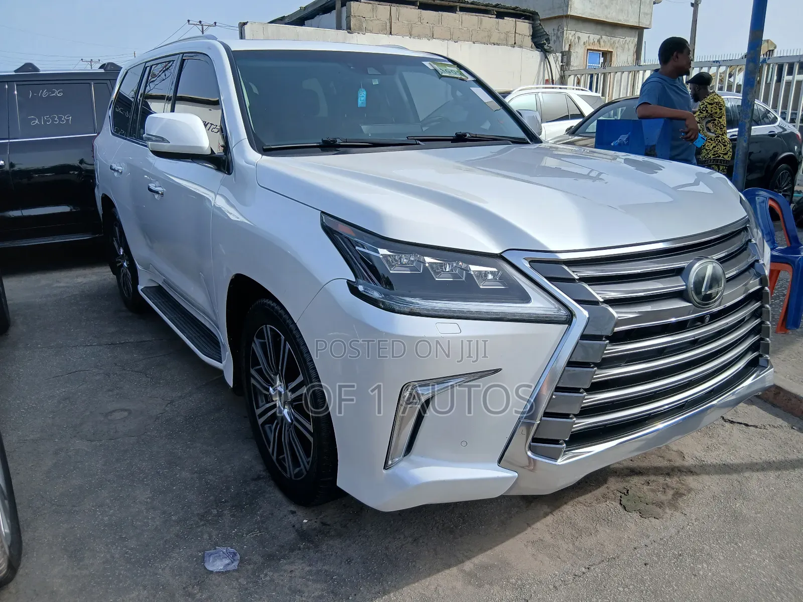 Lexus LX 570 AWD 2019 White