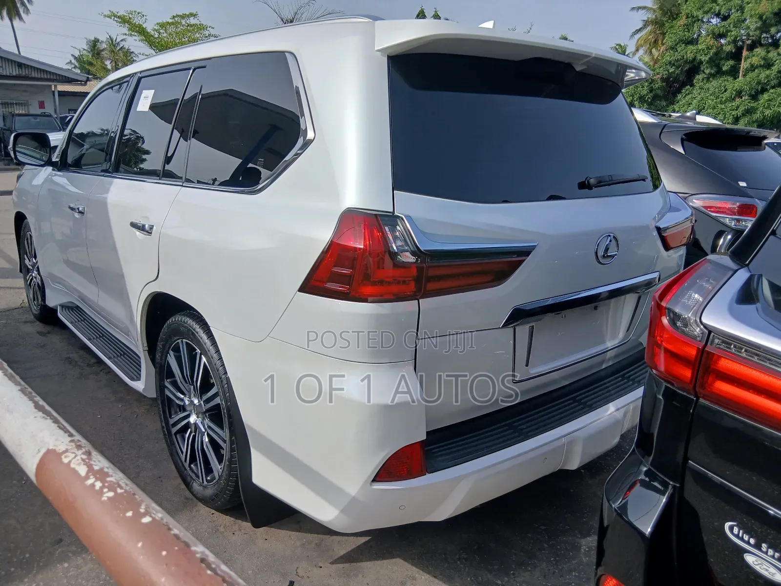 Lexus LX 570 AWD 2019 White