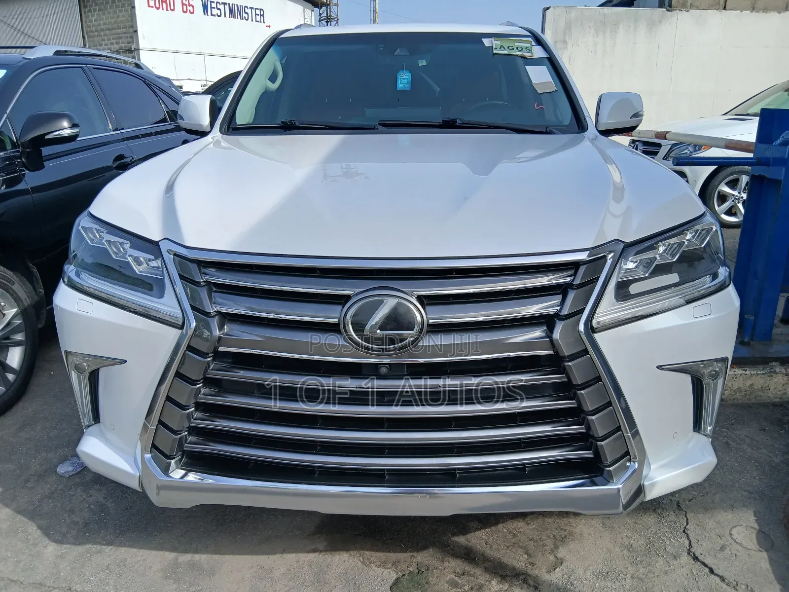 Lexus LX 570 AWD 2019 White