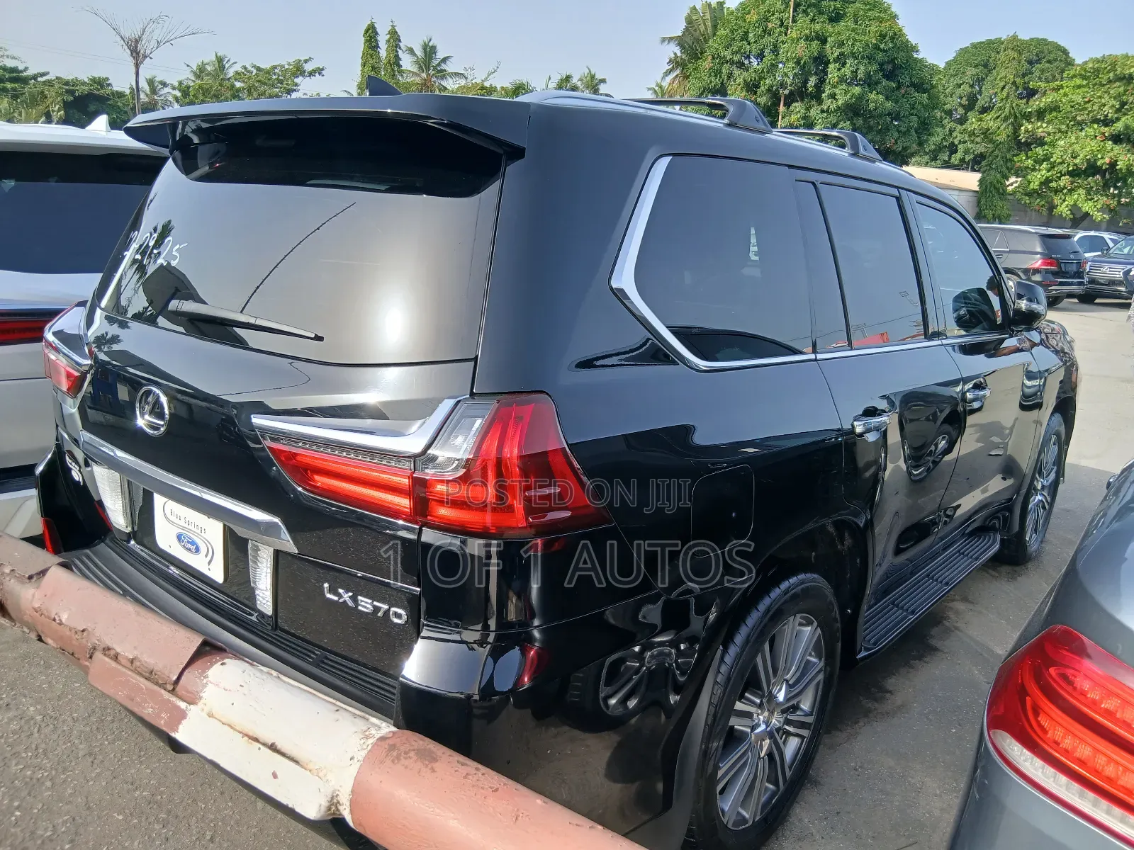 Lexus LX 570 AWD 2016 Black
