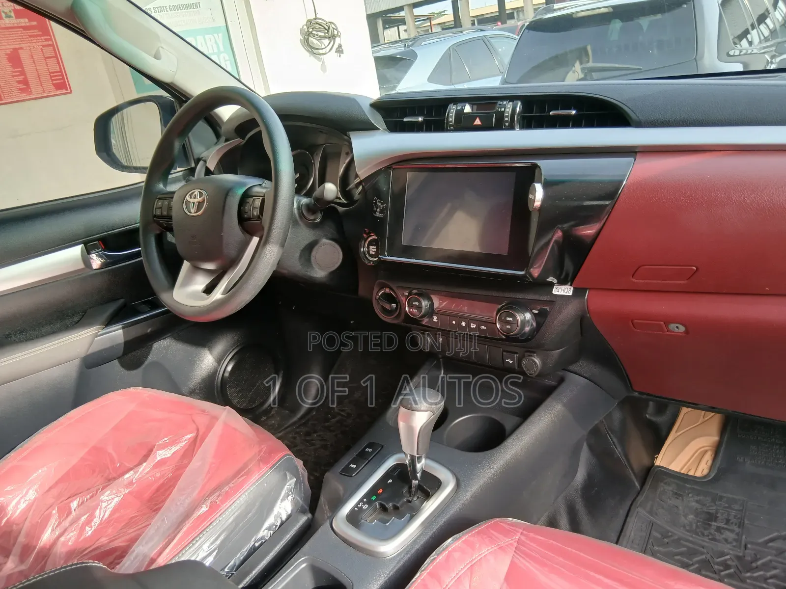Toyota Hilux 2023 White