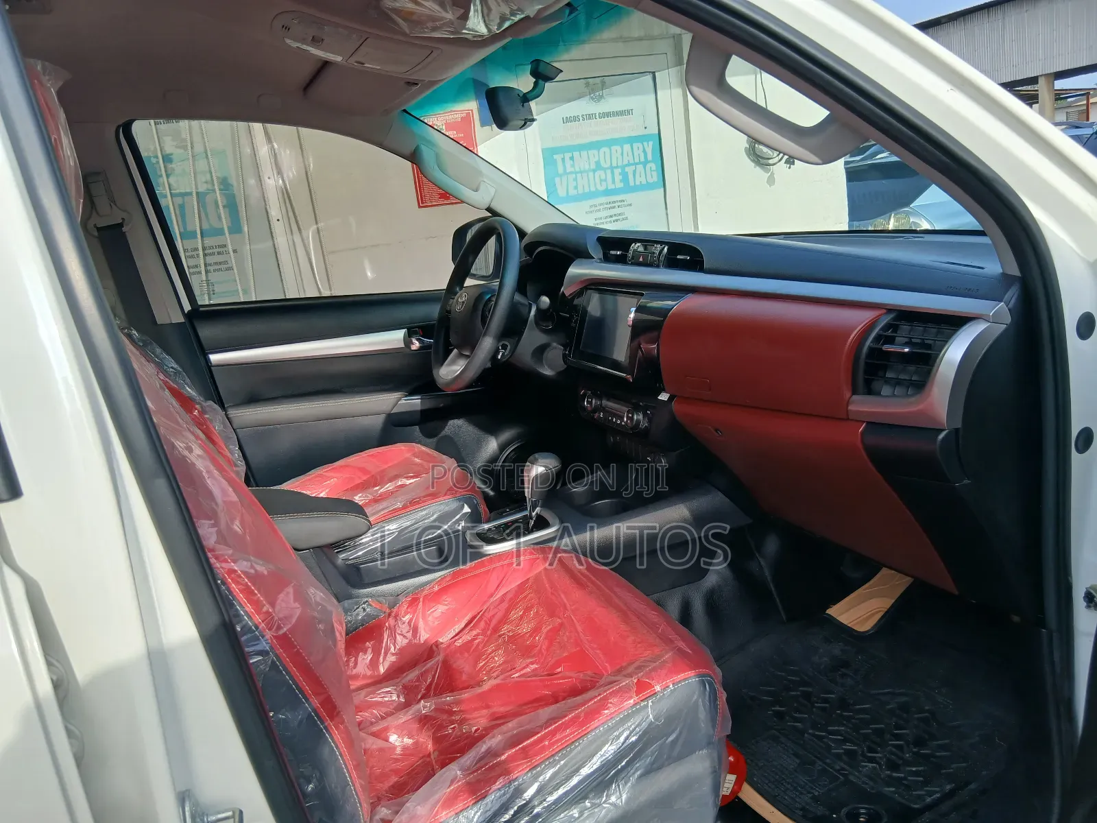 Toyota Hilux 2023 White