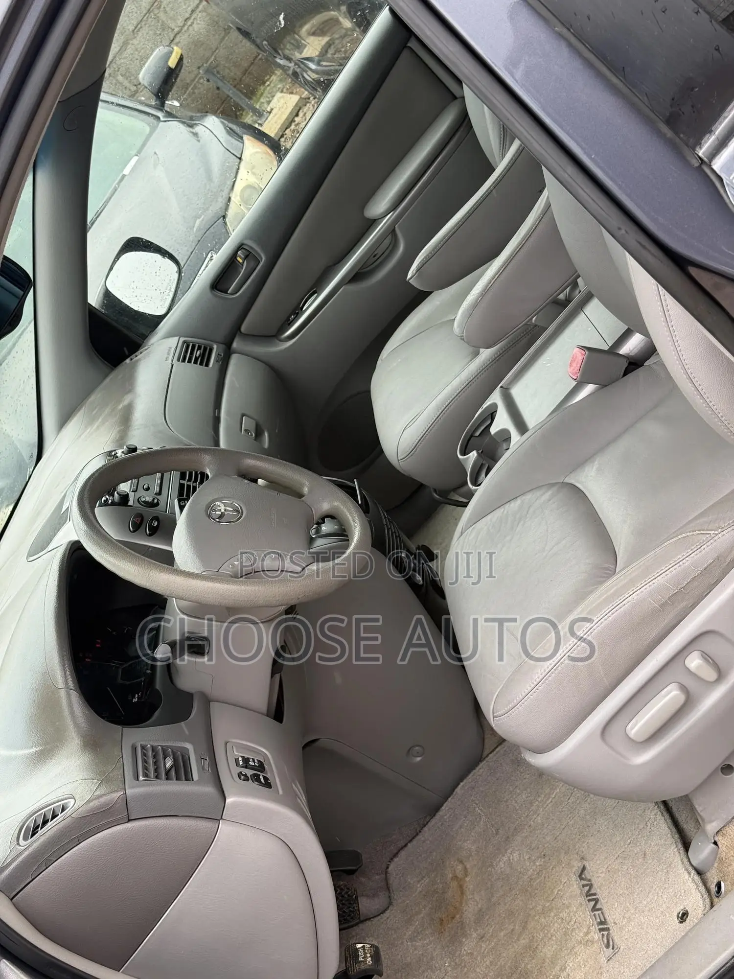 Toyota Sienna LE 2009