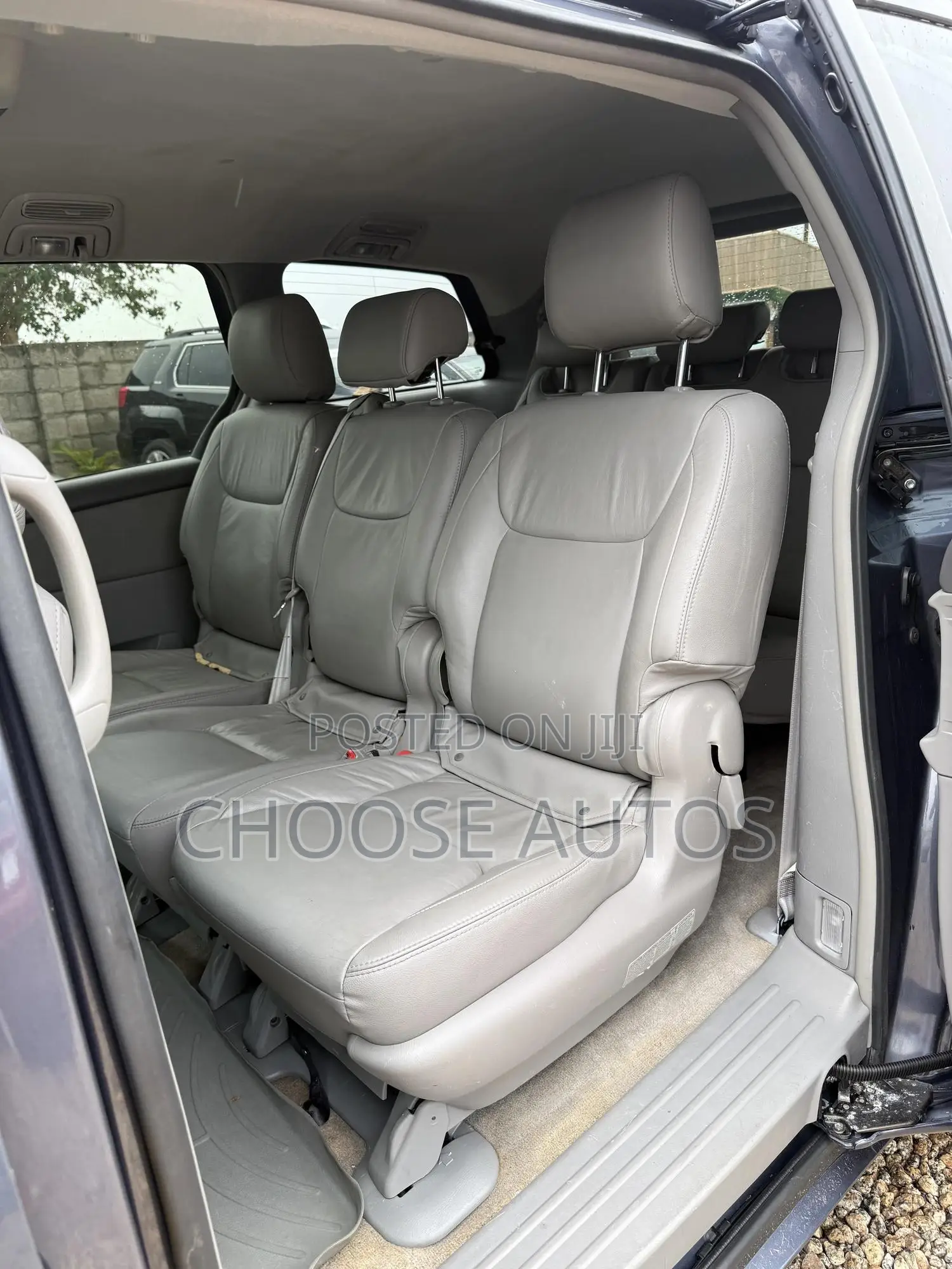 Toyota Sienna LE 2009