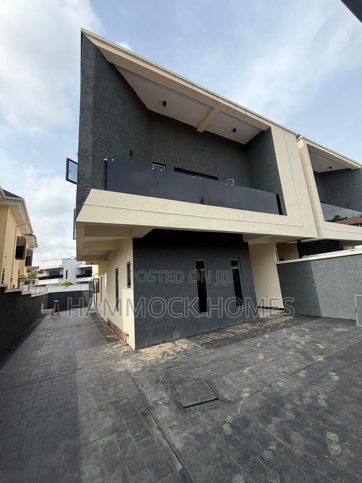 4bdrm Duplex in Jericho Hill for sale