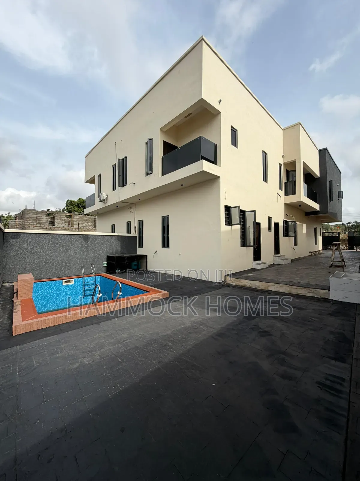 4bdrm Duplex in Jericho Hill for sale