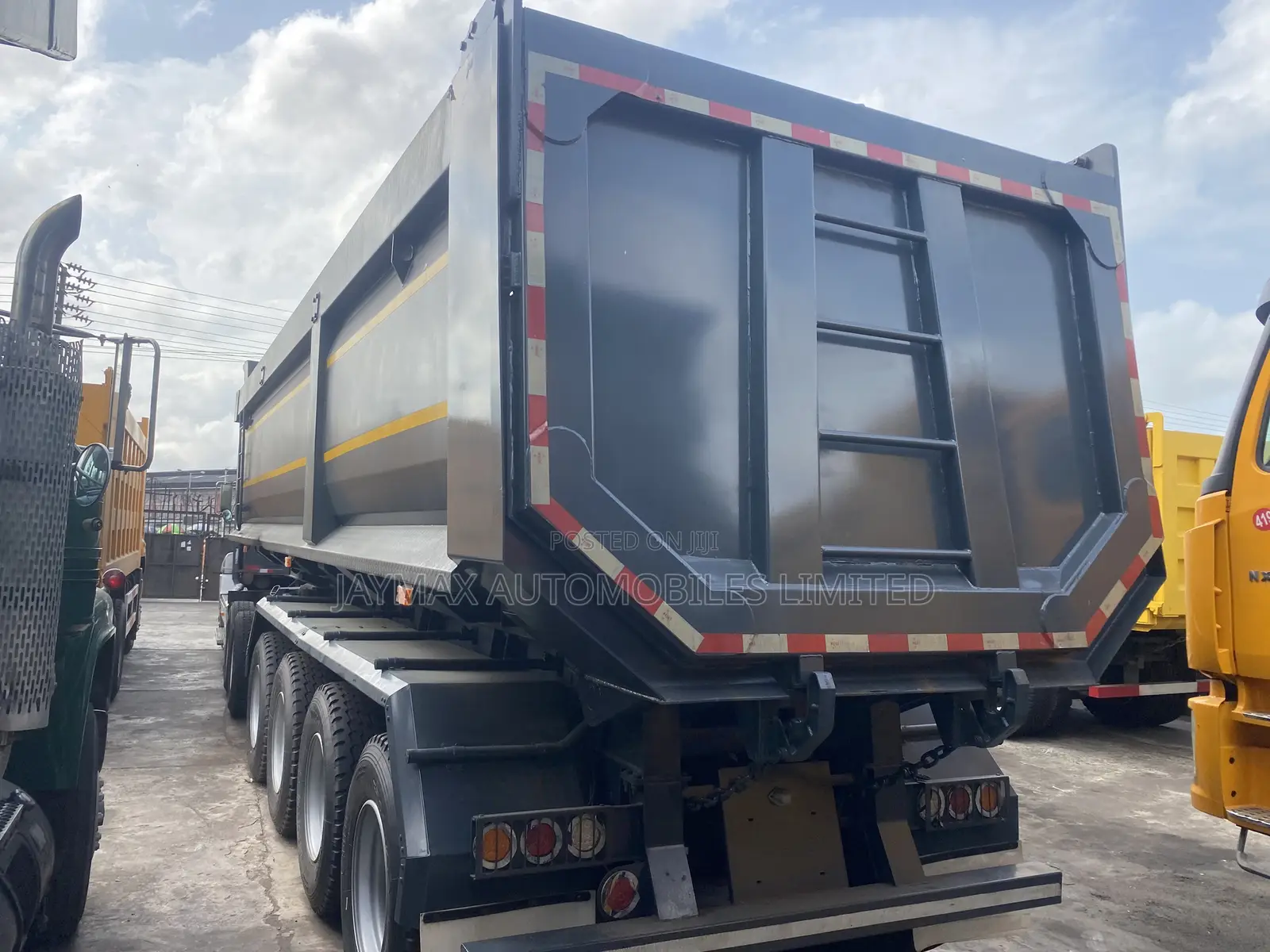4 Aux Heavy Duty Bucket