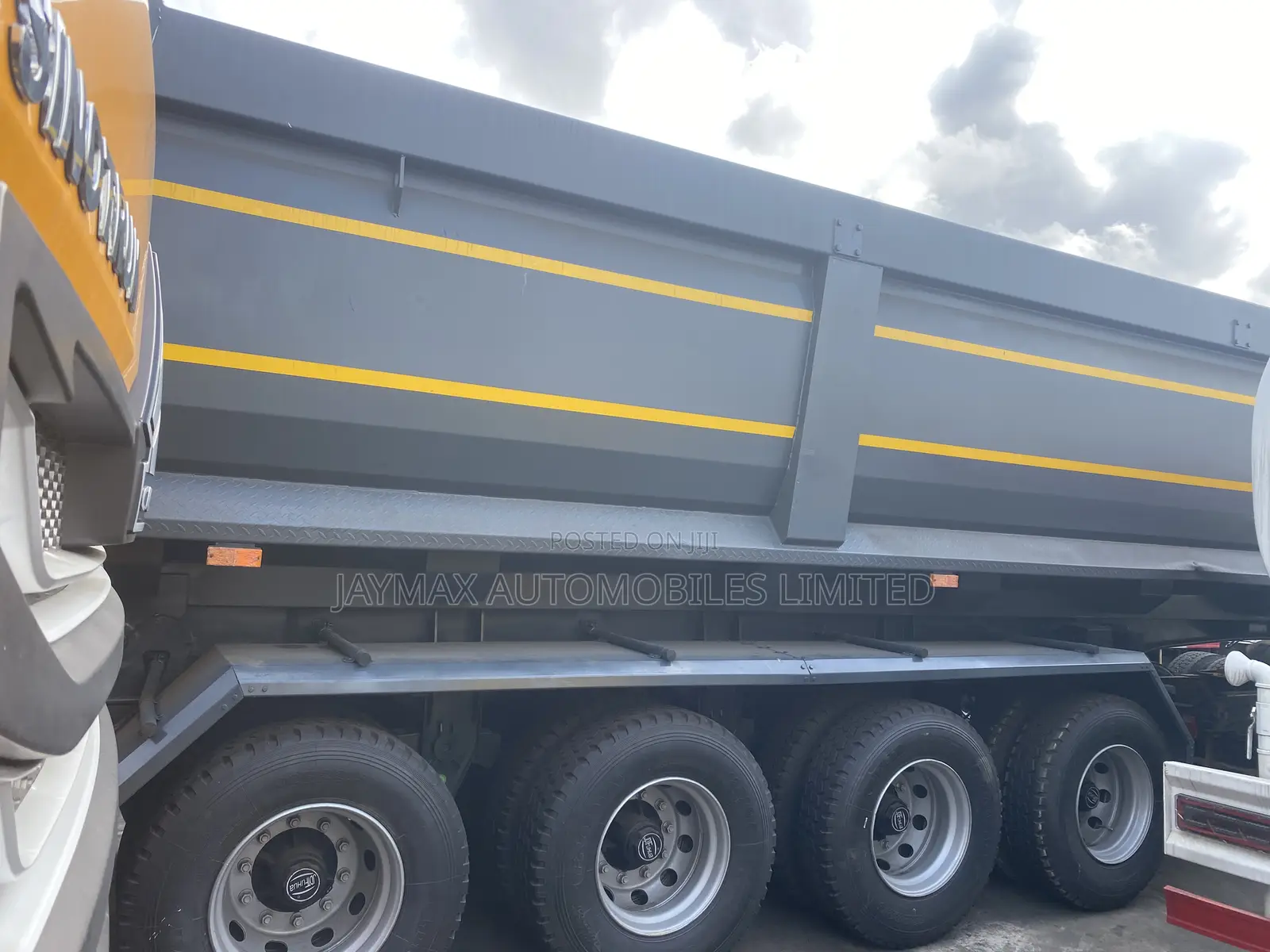 4 Aux Heavy Duty Bucket