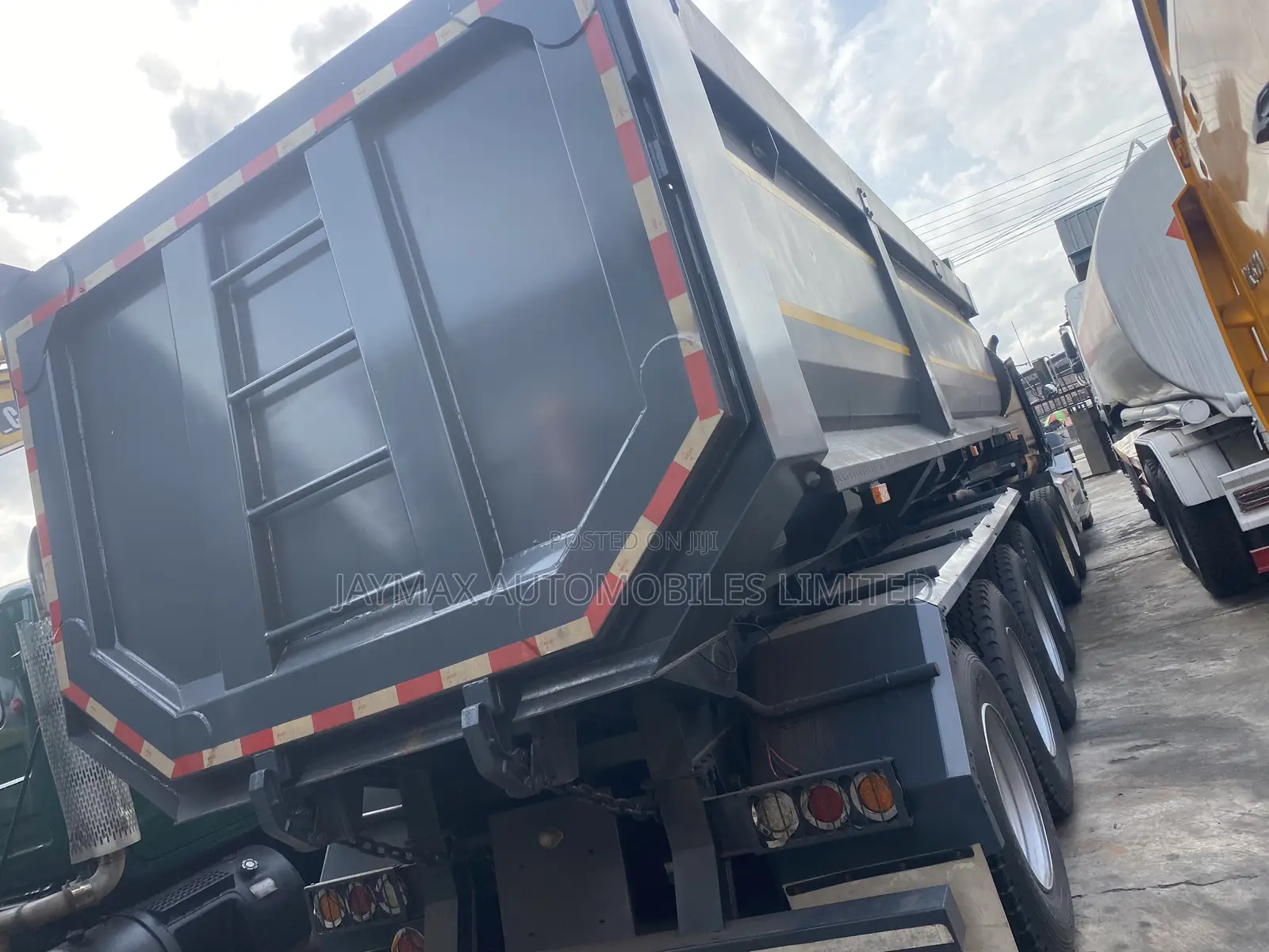 4 Aux Heavy Duty Bucket