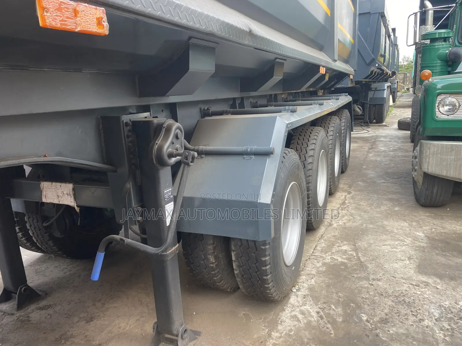 4 Aux Heavy Duty Bucket