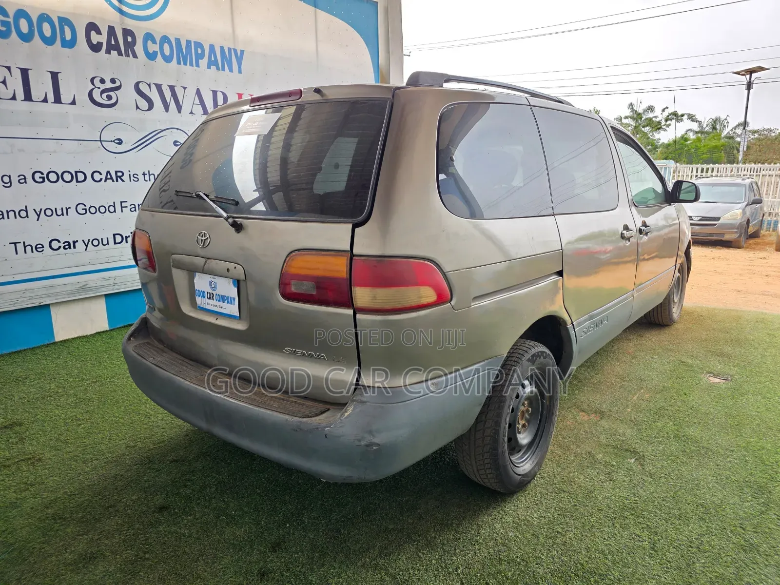Toyota Sienna 1999 Gold