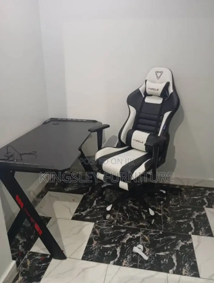 Non Adjustable Table and Gaming Chair
