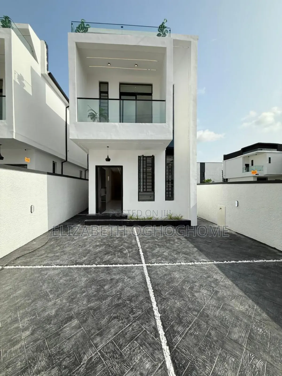 5bdrm Duplex in Sangotedo for sale