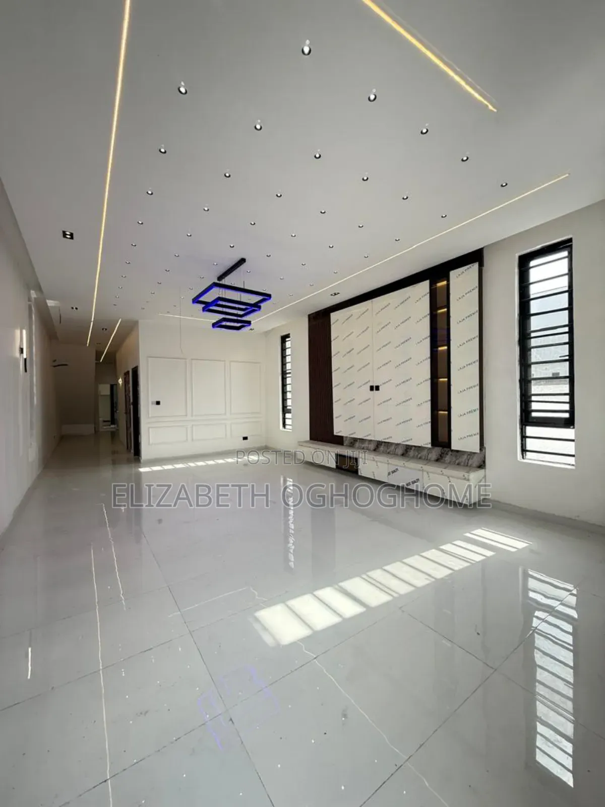 5bdrm Duplex in Sangotedo for sale